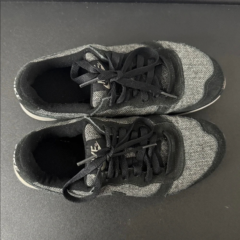 Nike Eclipse Herringbone Black and Gray Sneakers Women’s Size 6.5 GUC